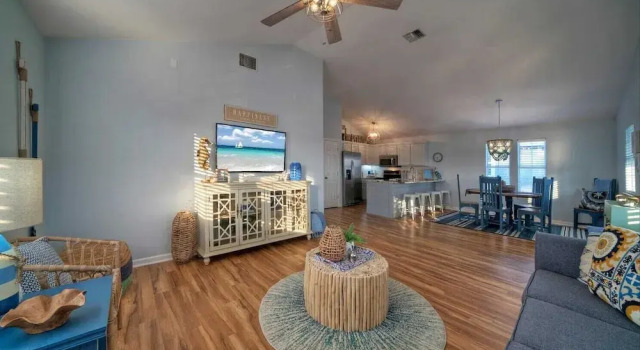 Private Pool, Large Yard, Game Room, Balcony South By Sunkissed by Avantstay