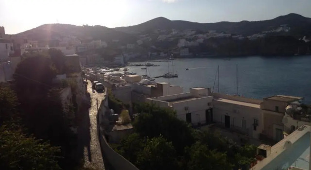 Casa Vacanze Magi Appartamento Iris, Book Apartment Ponza Pontine