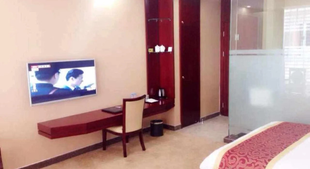 Homeinn Selected Hotel (Zhuhai Gongbei Huanyu City Shopping Center), Boek Hotel Hotels in Guangdong met parkeren, Parkeren