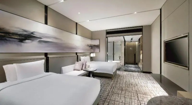 Четырёхместный номер Standard с красивым видом из окна Crowne Plaza Shanghai Pujiang by IHG
