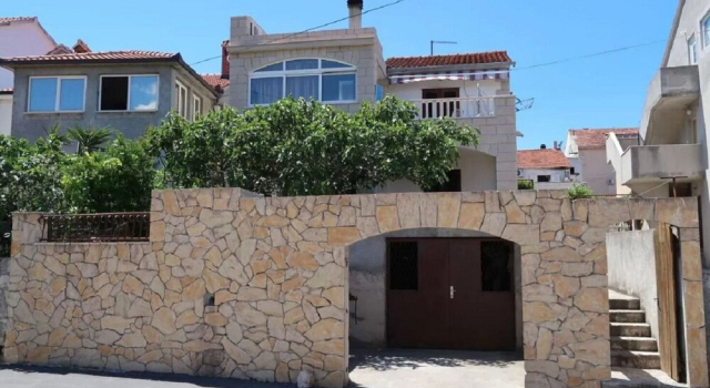 Apartments Brti, Rezerwuj Apartament Hotele w Split Region z parkingiem, Parking