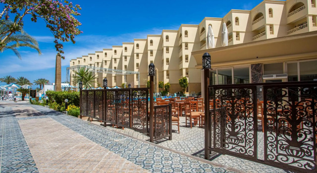 AMC Royal Hotel, Boek Resort Hurghada Rode Zee, in de buurt van Sultan Kite School