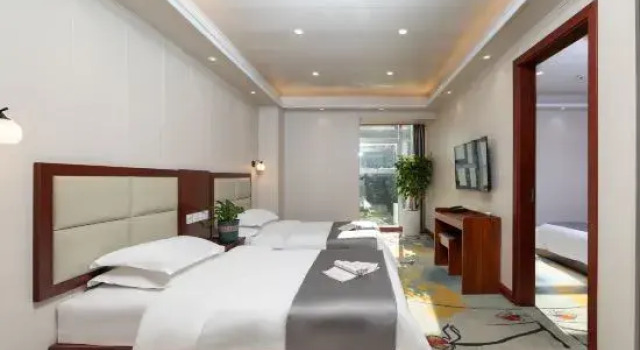 Люкс c 1 комнатой Fuyuan Business Hotel