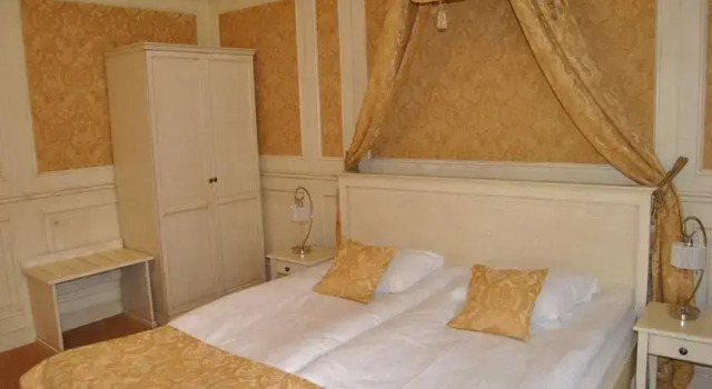 Hotel Anna, Rezervați Hotel Hoteluri în Tarnobrzeg cu parcare, Parcare