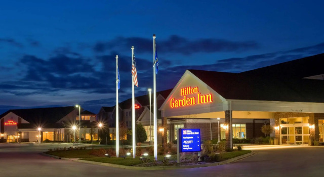 Люкс c 1 комнатой Hilton Garden Inn Milwaukee Northwest Conference Center