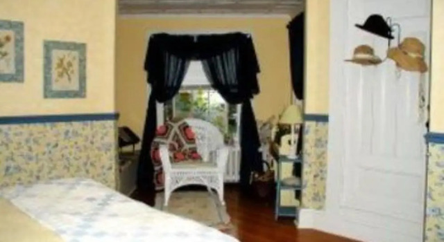 Lily House Bed and Breakfast, 예약 호텔 Suffield Connecticut