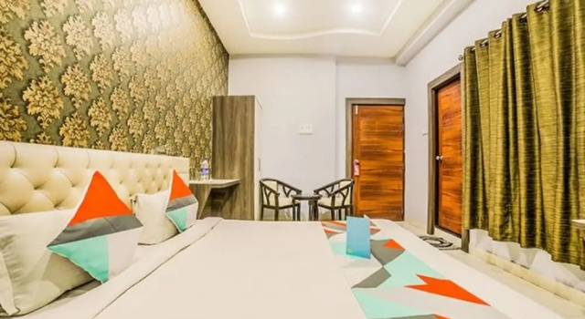 Hotel Rock On by OYO Rooms, Забронировать Отель Гвалиор штат Мадхья-Прадеш