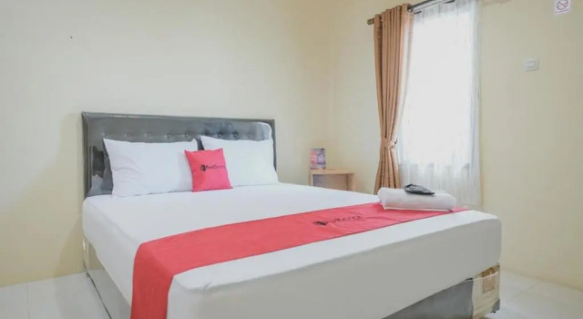 Двухместный номер Standard RedDoorz Syariah near Tugu Juang Jambi 2
