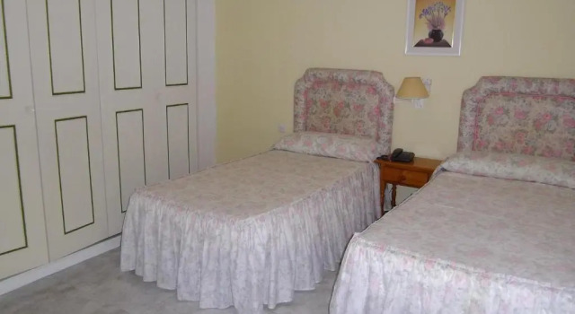 Полулюкс Hotel Sacratif
