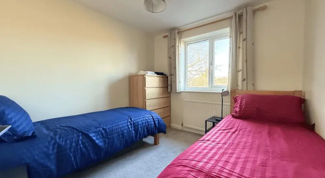 Stunning Townhouse: Your Spacious Retreat for 8, Varaa Lomakoti Mökit kohteessa Merseyside, Mökki