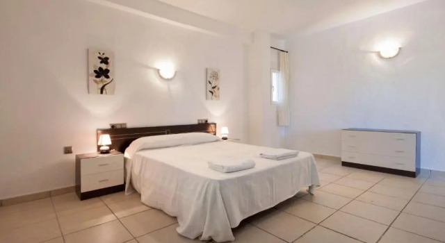 Villa Carola - PlusHolidays, Забронировать Вилла Отели Кальпе с бассейном, Бассейн