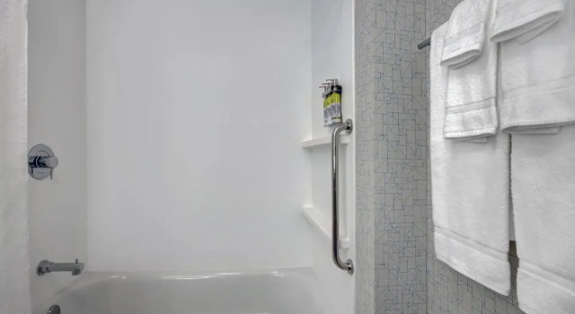Четырёхместный номер Standard Holiday Inn Express - Milwaukee Downtown by IHG