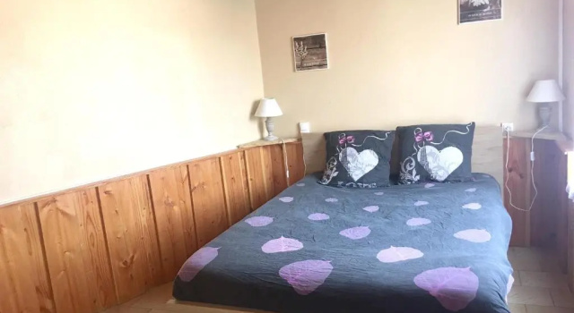 House With 2 Bedrooms in Bousson le Haut, With Furnished Terrace and Wifi, Rezerwuj Hotel Hotele w Morvan z parkingiem, Parking
