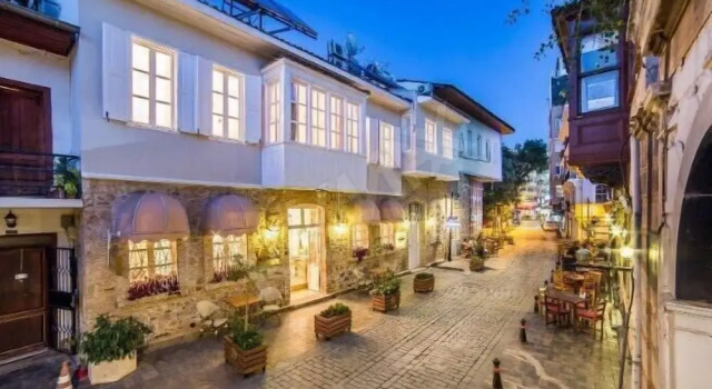 Lavin Suites Hotel, Забронировать Отель Калеичи 