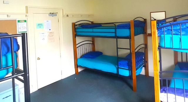 Кровать в общем номере (женский номер) с красивым видом из окна Rucksacker Backpacker Hostel