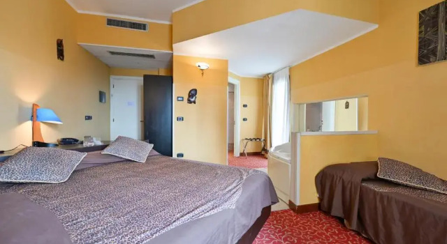 Полулюкс Hotel Europa