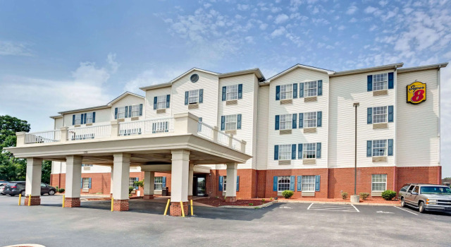 Super 8 by Wyndham Louisville/Expo Center