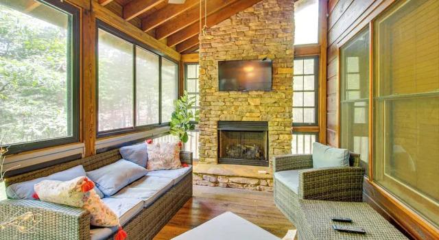 Коттедж 9 Mi to Dtwn Blue Ridge: Cabin w/ Deck & Grill!