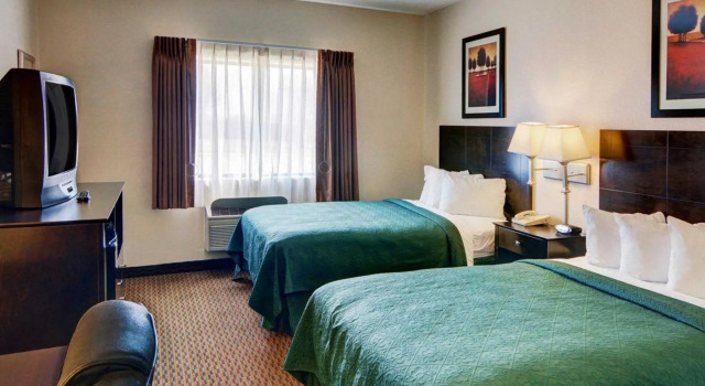 Четырёхместный номер Standard Quality Inn & Suites Wichita Falls I-44