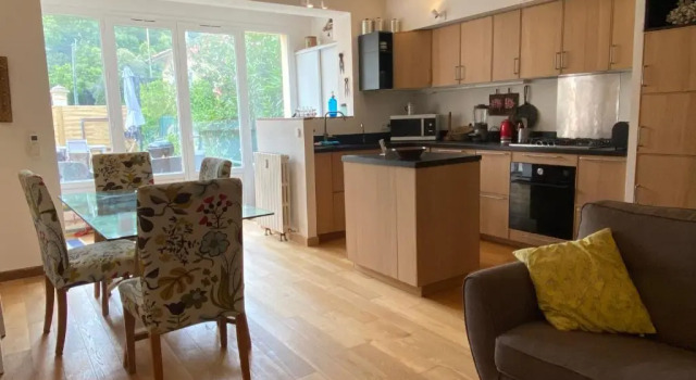 Коттедж Duplex house walk to town
