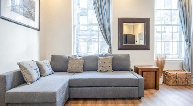 3 BEDROOM EDINBURGH VICTORIAN APARTMENT-6 Beds-Free Street Parking, Prenota Appartamento Edimburgo 