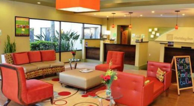Holiday Inn - Fort Myers - Downtown Area by IHG, Забронировать Отель Форт-Майерс Fort Myers Area, рядом с Imaginarium Hands-On Museum &amp; Aquarium‎