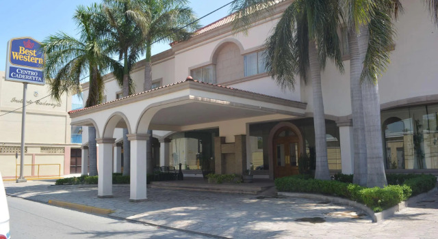 Кровать в общем номере Best Western Centro Cadereyta