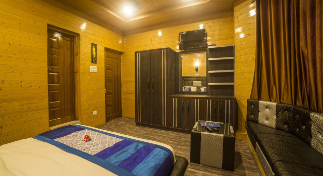 OYO 5582 Master Residency, Забронировать Отель Сринагар Jammu & Kashmir Ski