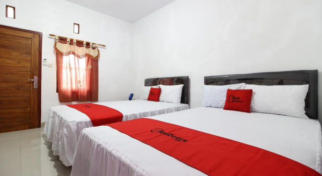 RedDoorz Syariah near Gembira Loka Zoo, Book Hotel Kotagede 