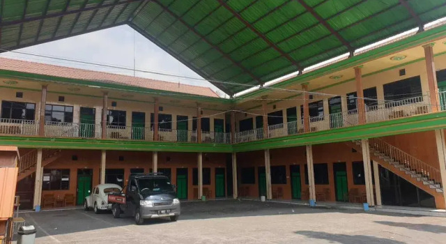 Hotel O Houstel Darma Syariah