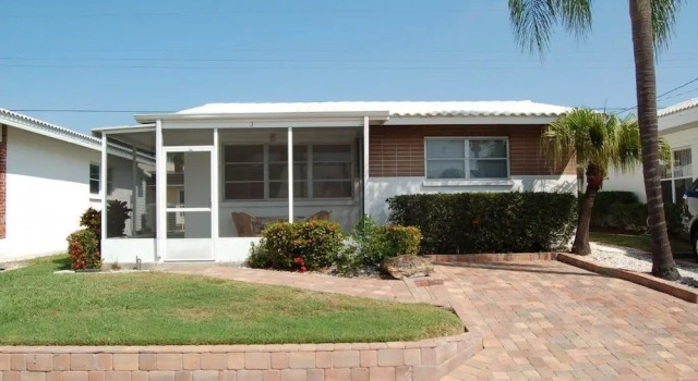 Aloha Kai - Unit 3 2 Bedrooms 1 Bathroom Apts