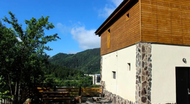 Коттедж с 2 комнатами Likani-house's Cottage