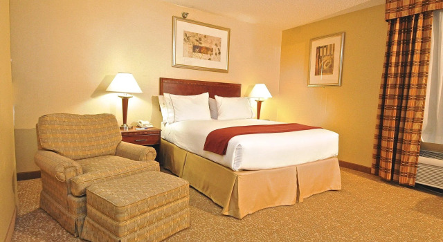 Двухместный люкс Holiday Inn Express Hotel & Suites Fenton/I-44 by IHG