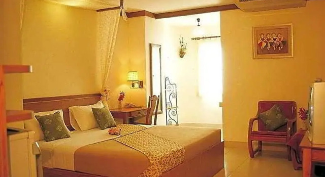 Номер Deluxe Collection O Howard Square Boutique Hotel