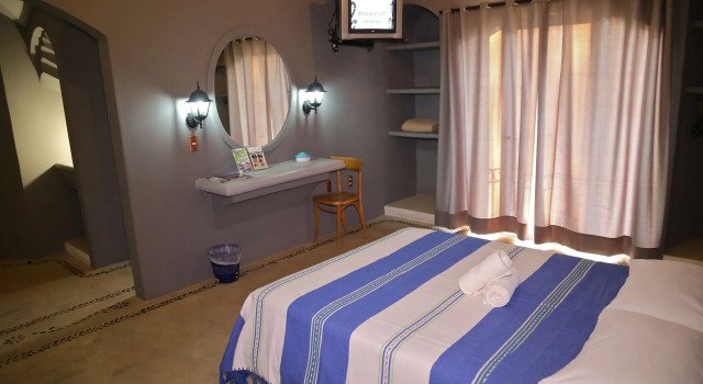 Casa Blanca Del Sol Bahía Chahue B&B, Забронировать Отель «постель и завтрак» Отели Санта-Крус-Уатулько с парковкой, рядом с Пляж Чауэ, Парковка