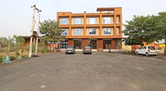 OYO 23165 Raghav Resort, Забронировать Курортный отель Уннао штат Уттар-Прадеш