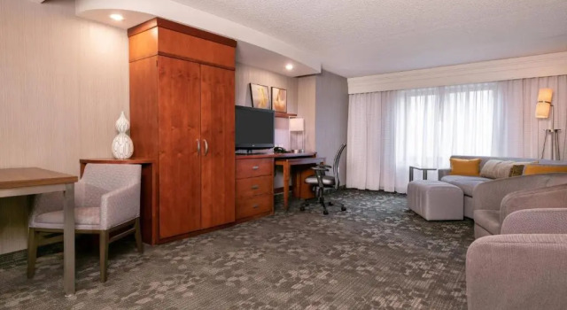 Двухместный люкс с 2 комнатами Courtyard by Marriott Newark-University of Delaware