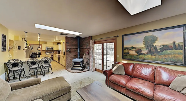 Lavish W/ Hot Tub, Game Room - Near Skiing 4 Bedroom Home, Забронировать Дом для отпуска Флагстафф 