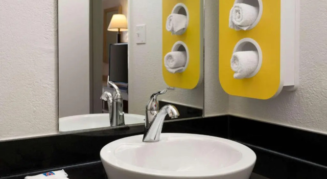 Четырёхместный номер Deluxe Motel 6 San Luis Obispo North