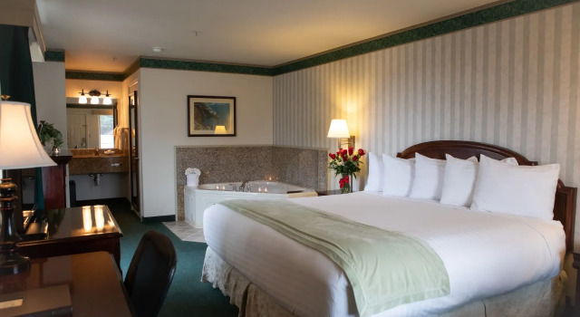 Emerald Dolphin Inn & Mini Golf, Забронировать Мини-отель Мини-отели Mendocino Coast, Мини-отель