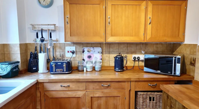 Коттедж Spacious Home - Sleeps 10 - Free Parking - Pets