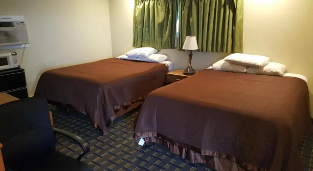 Четырёхместный номер Standard Budget Inn Tonawanda