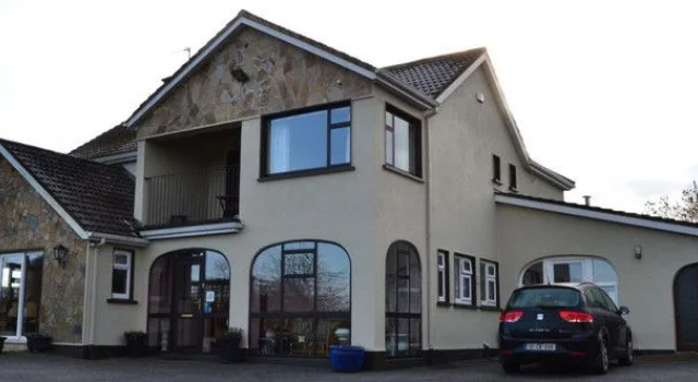 Aard Oakleigh, Book Hotel Hoteller i Bennettsbridge med parkering, Parkering