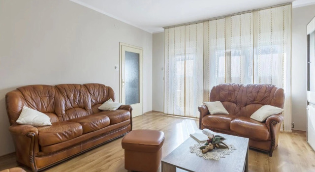 Amazing Home in Sumber With Wifi and 4 Bedrooms