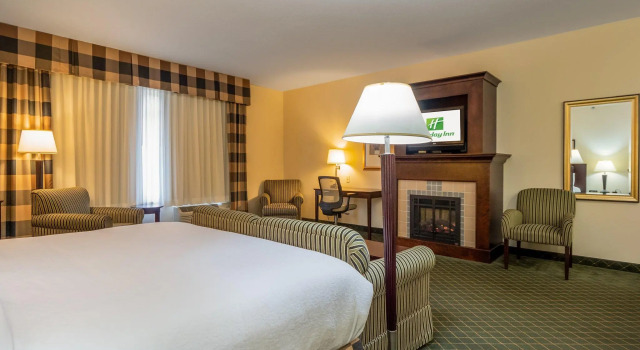 Двухместный люкс Holiday Inn & Conference Center Marshfield by IHG