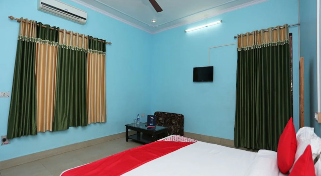 OYO 15492 Hotel Dolly