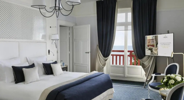 Двухместный номер Prestige с видом на море Hôtel Barrière LHermitage
