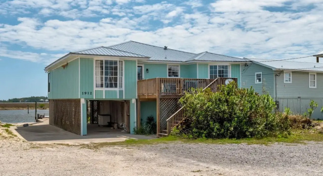 Blue Bayou - 1912 Cadillac 4 Bedroom Home by RedAwning, Prenota Casa vacanze Hotel a Alabama con parcheggio, Parcheggio