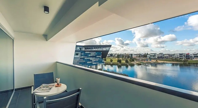 Двухместный номер Standard с видом на озеро Mercure Melbourne Caroline Springs