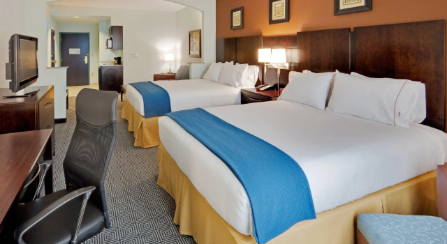 Четырёхместный люкс Executive Holiday Inn Express Hotel & Suites Warminster-Horsham by IHG
